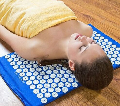 Kuznetsov aplikator z osteohondrozo materničnega vratu